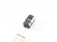 Kondensator elektrolit. Low ESR 100uF/50V, 105stC - 100uf_50v[2].jpg